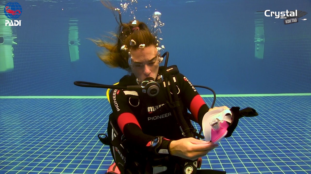How to Remove, Replace and Clear Your Scuba Mask Underwater 🥽 PADI IDC Skills Dive Instructor Course
