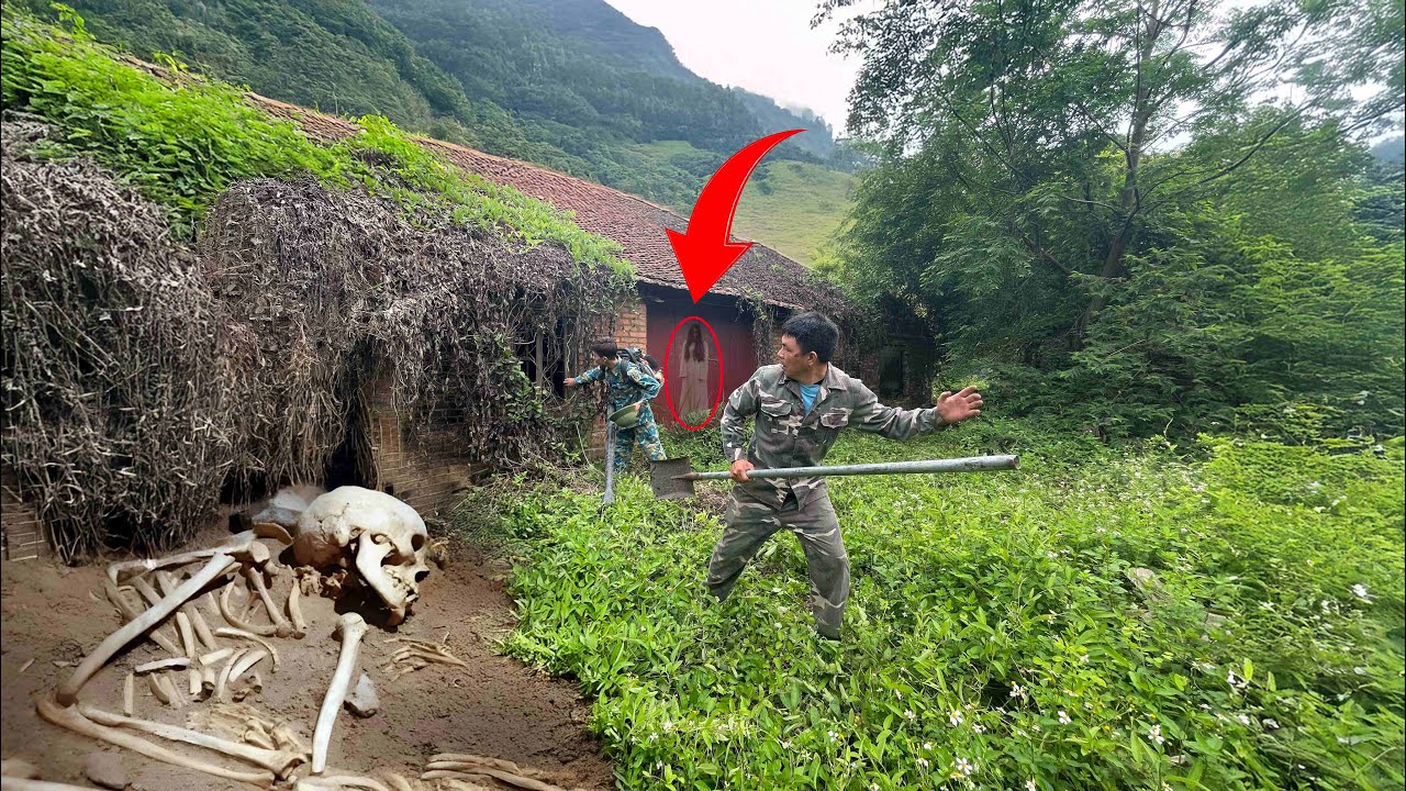 Homeowner Missing After 20 Years | cleaning the world's scariest abandoned house. Mystery