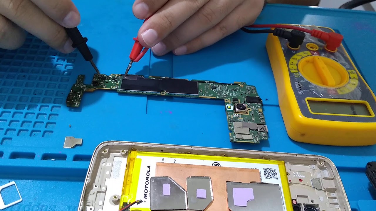 Moto G5S não liga, luz de notificação acende ao carregar.reparo de placa