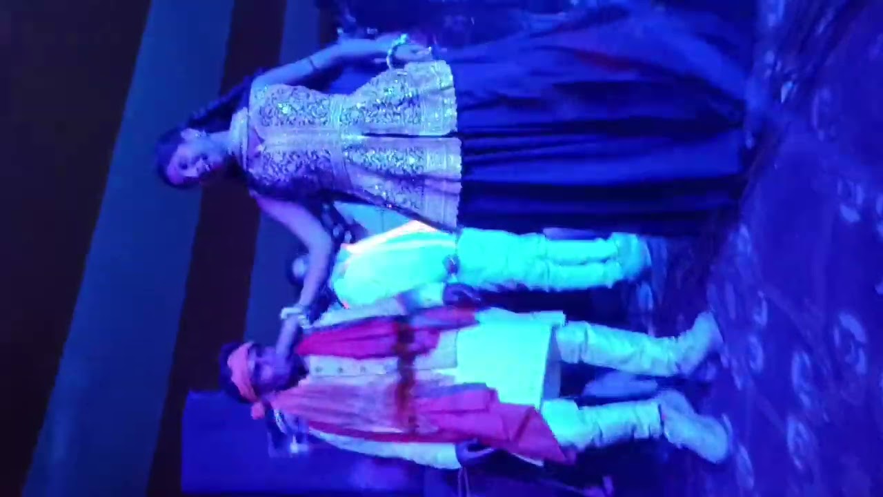 #आर्केस्ट्रा_डांस  #video  #प्रभाकर यादव 😀 तुलसी कुमारी हमारे गांव #shortvideo #viralreels #viral 