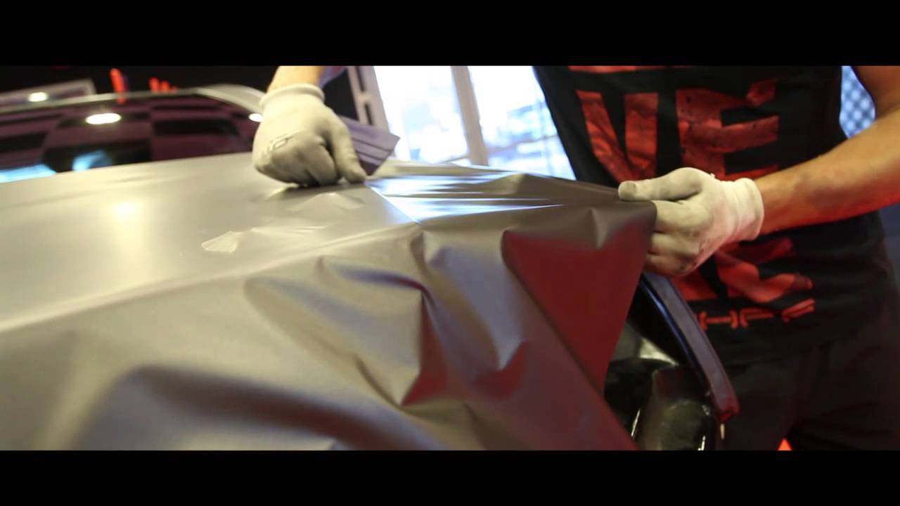 total covering gris mat sur une nissan gtr realise par élègance vitre teintée