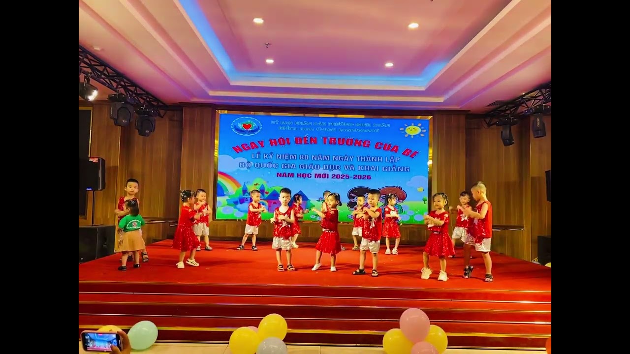 Nhảy  - lớp happy2