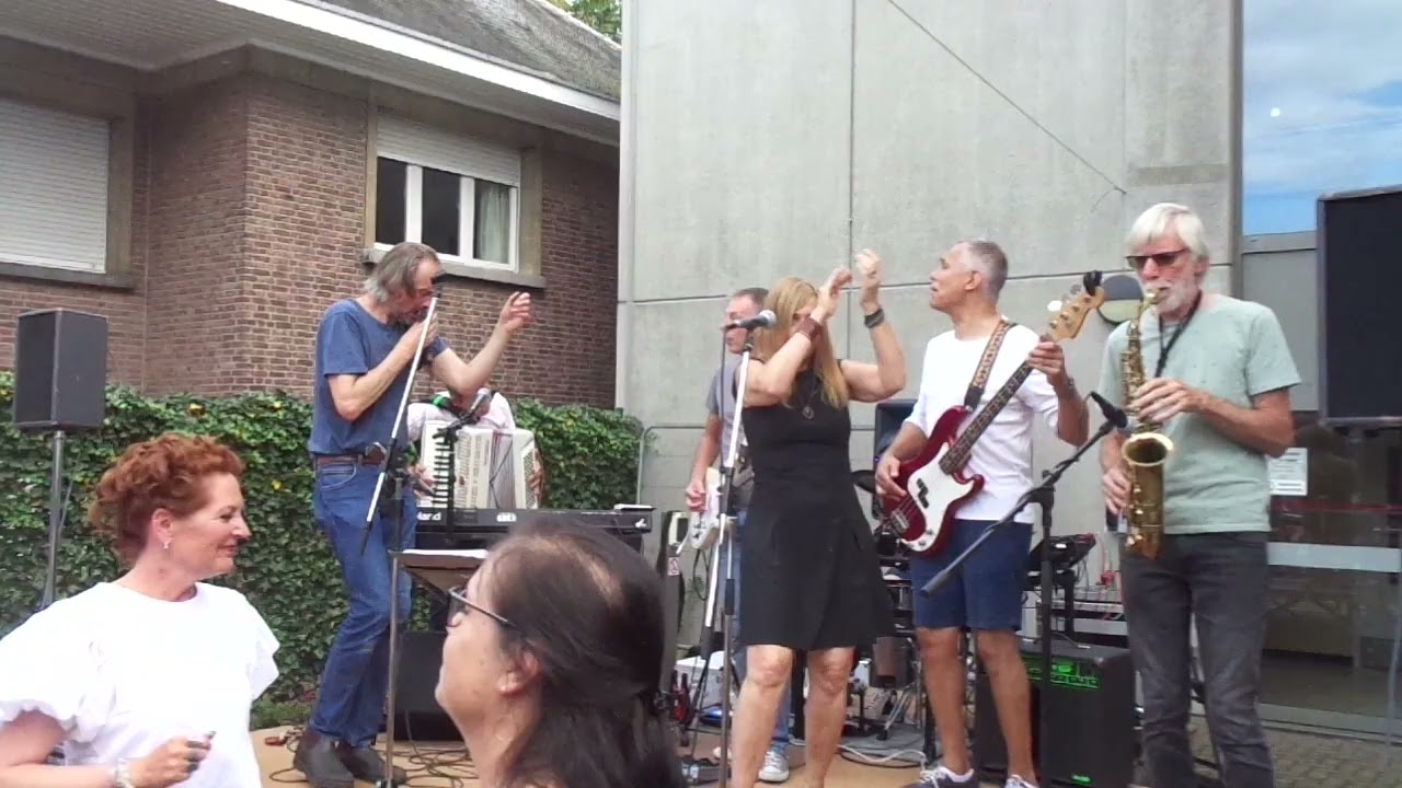 De Clintons - Zobi la mouche (live @ WZC Sint-Mathildis)