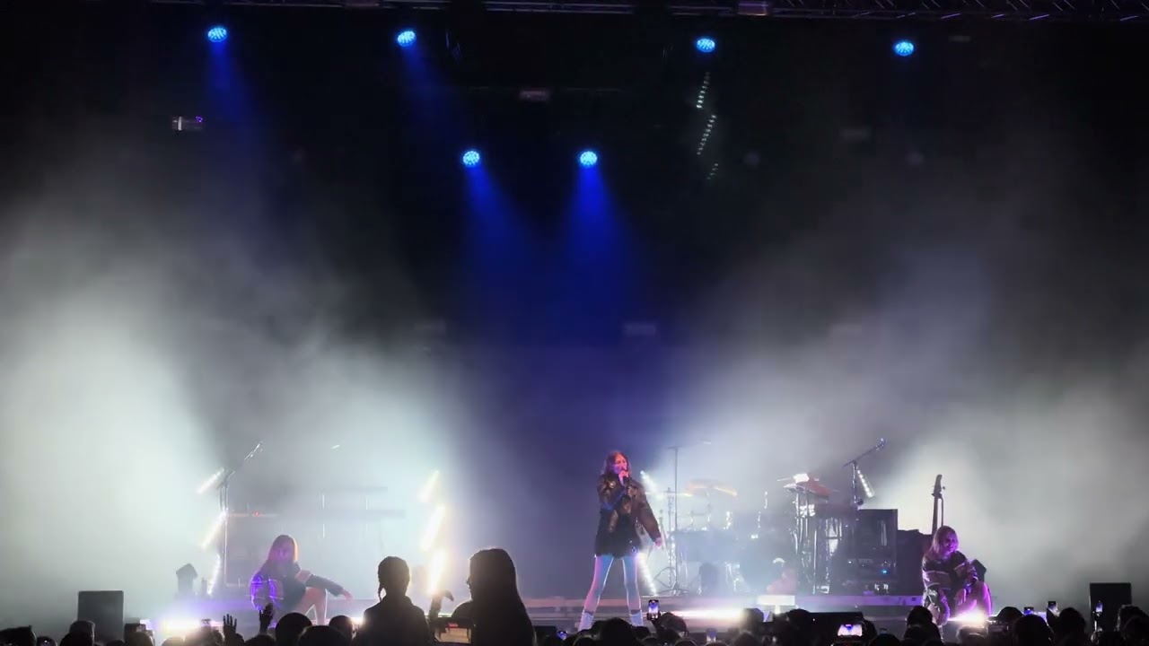 Leony - Paradise + I Can Feel - live @ Gasometer Wien - 28.03.2024