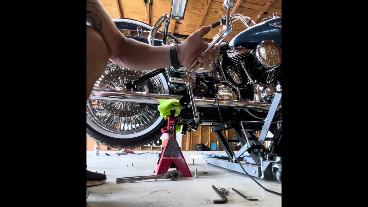 FINALLY! Center Stand Install! #airsuspension #harley #harleysoftail #softail #cholo #deluxe