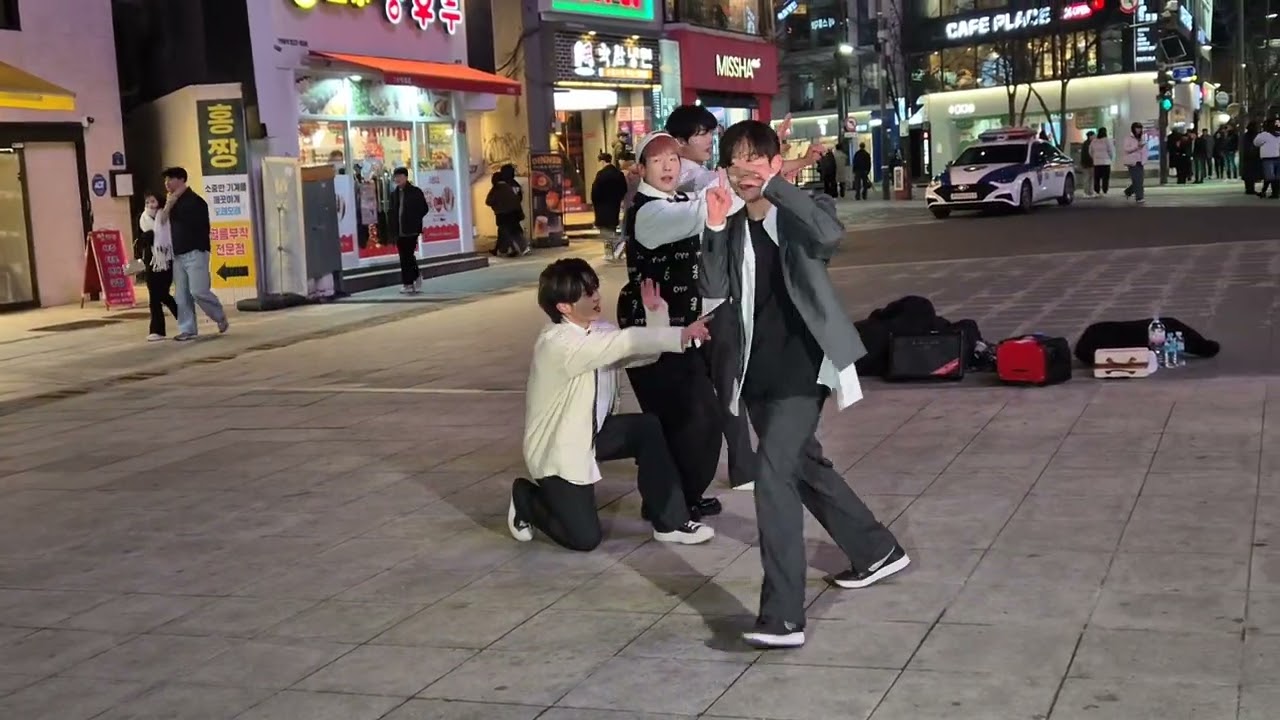 20240301 191615 #니즈 #NEEZ 신촌 버스킹 Sinchon Busking