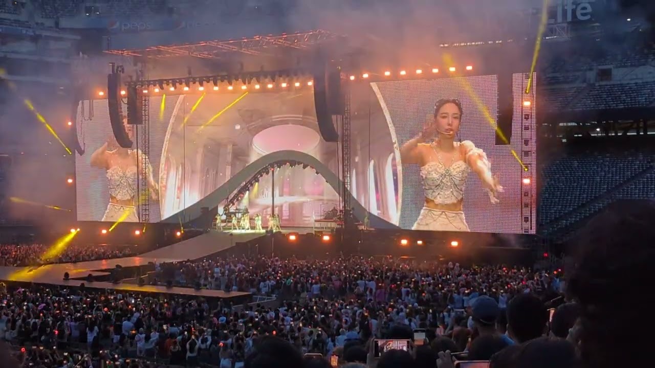 230706 TWICE Live @ Metlife Stadium, New Jersey (New York) - Feel Special