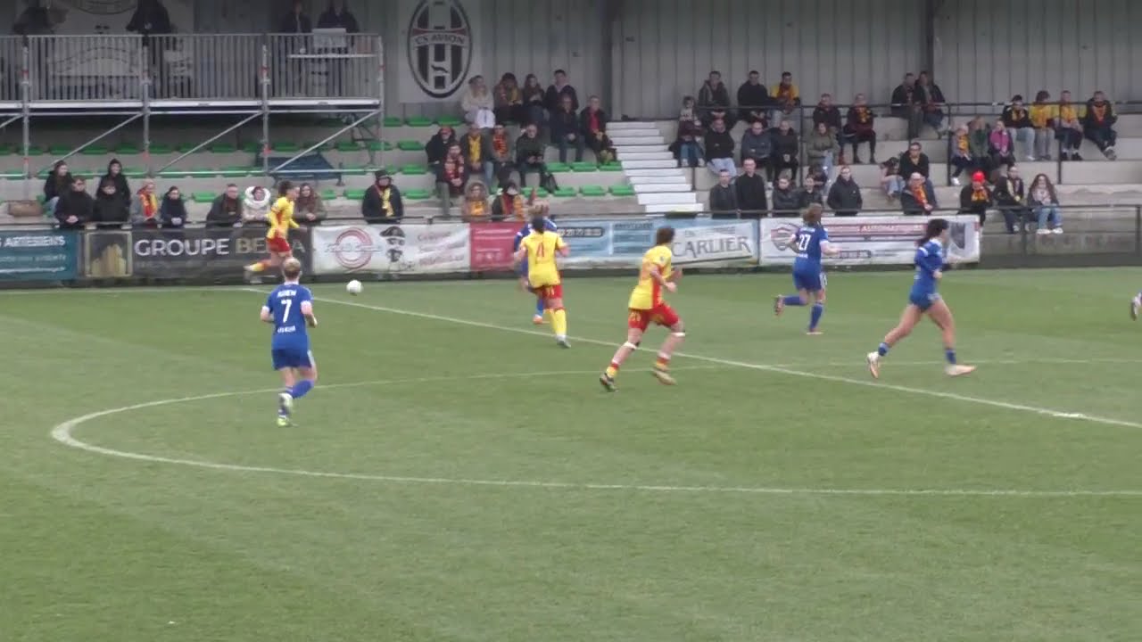 RC Lens - Strasbourg on 17.01.2026: a dangerous shot from the home team