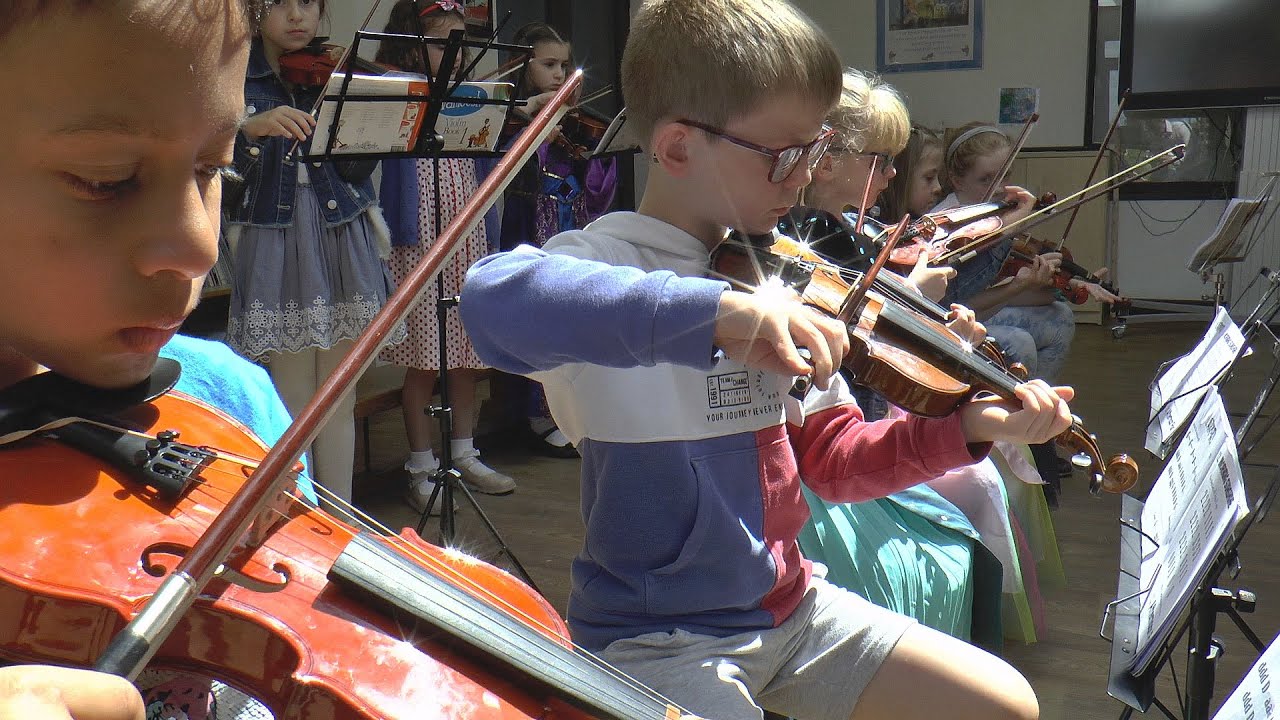 Our Year 2 Violinists Perform For You - Summer 2022.
