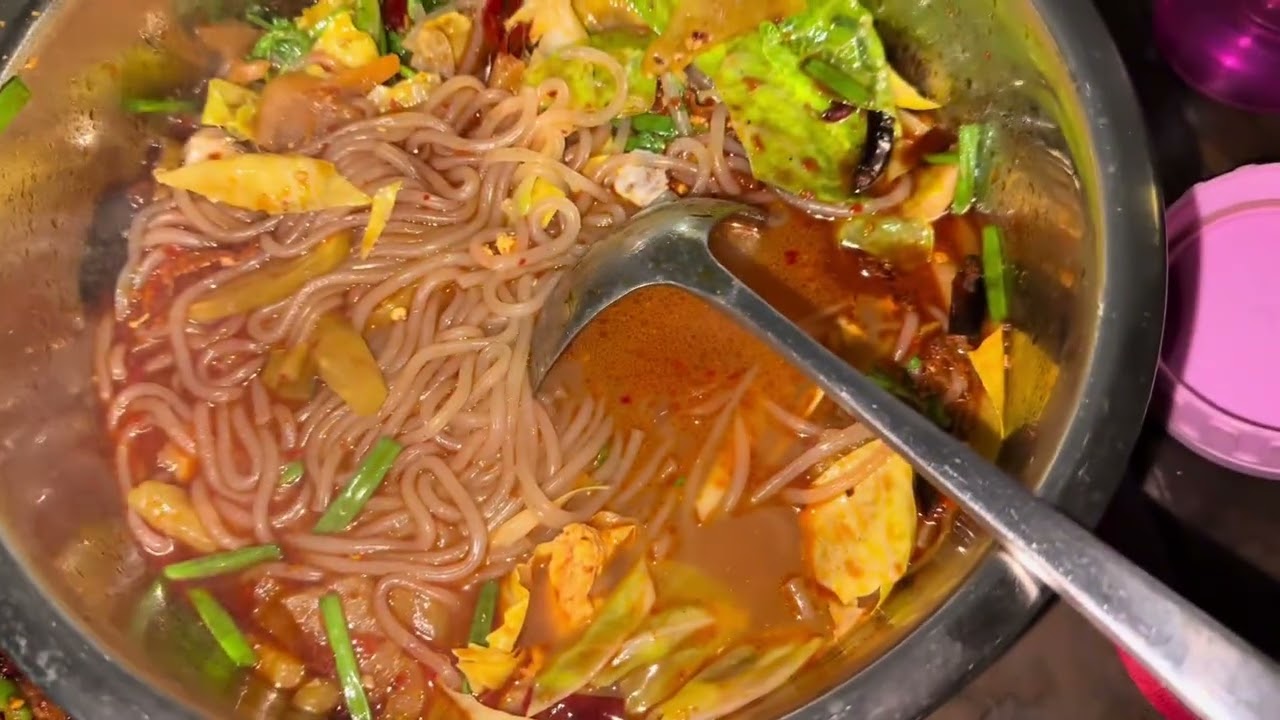 小猫去打架，脸都打花了，还被野猫追杀到家门口  到补给点吃饱喝足去复仇#vlog日常 #猫咪 #记录猫咪日常 #喂猫日记