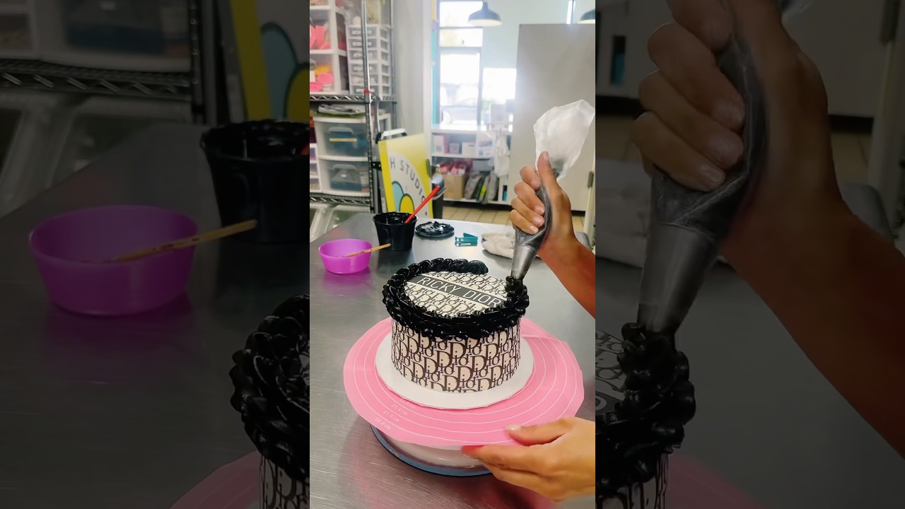 HOW TO WRAP A CAKE WITH EDIBLE IMAGES #howto #learn #tutorial  #cake #cover #art #artist #easy