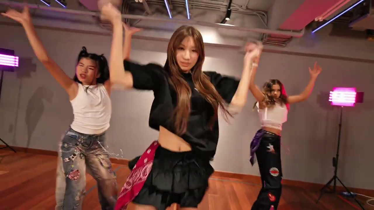 TEAM MELLOW JELLY & PINK SUGAR : DANCE PERFORMANCE VERSION | WAVe ACADEMY SHOWCASE