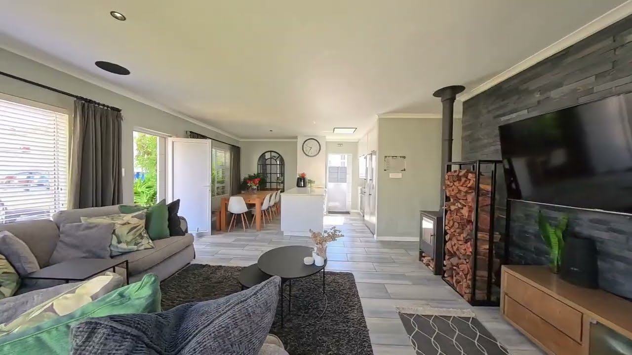 2 Bedroom Townhouse For Sale in Sonstraal, Durbanville