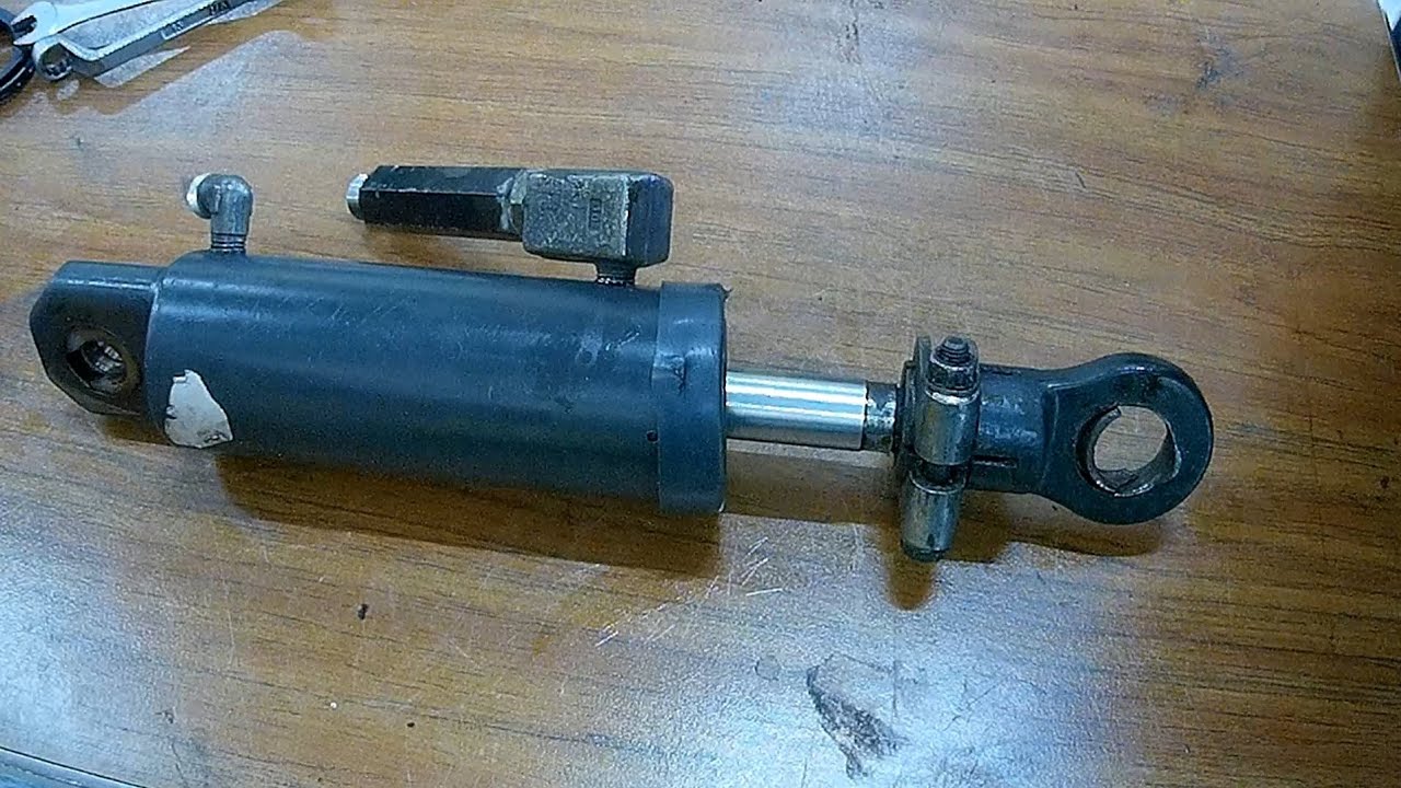 Hydraulic Tilt Cylinder oil leak repair