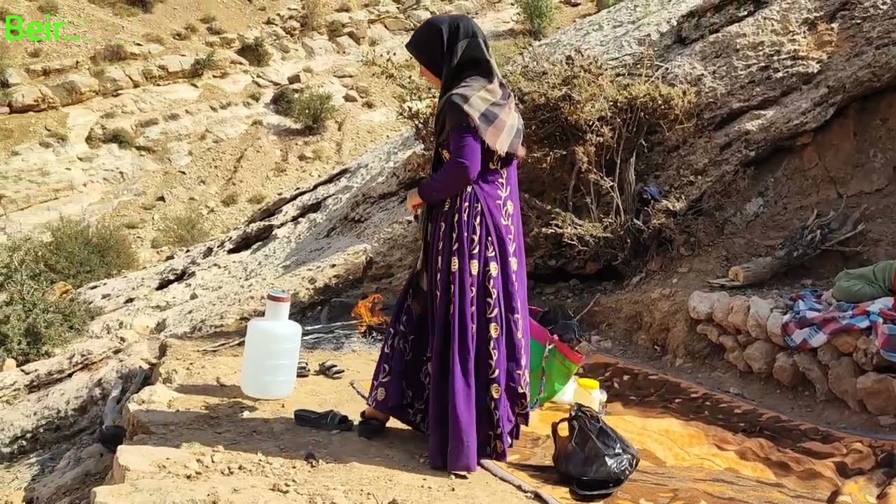 Nomadic romance: Father's romantic meeting with his wife after several months away