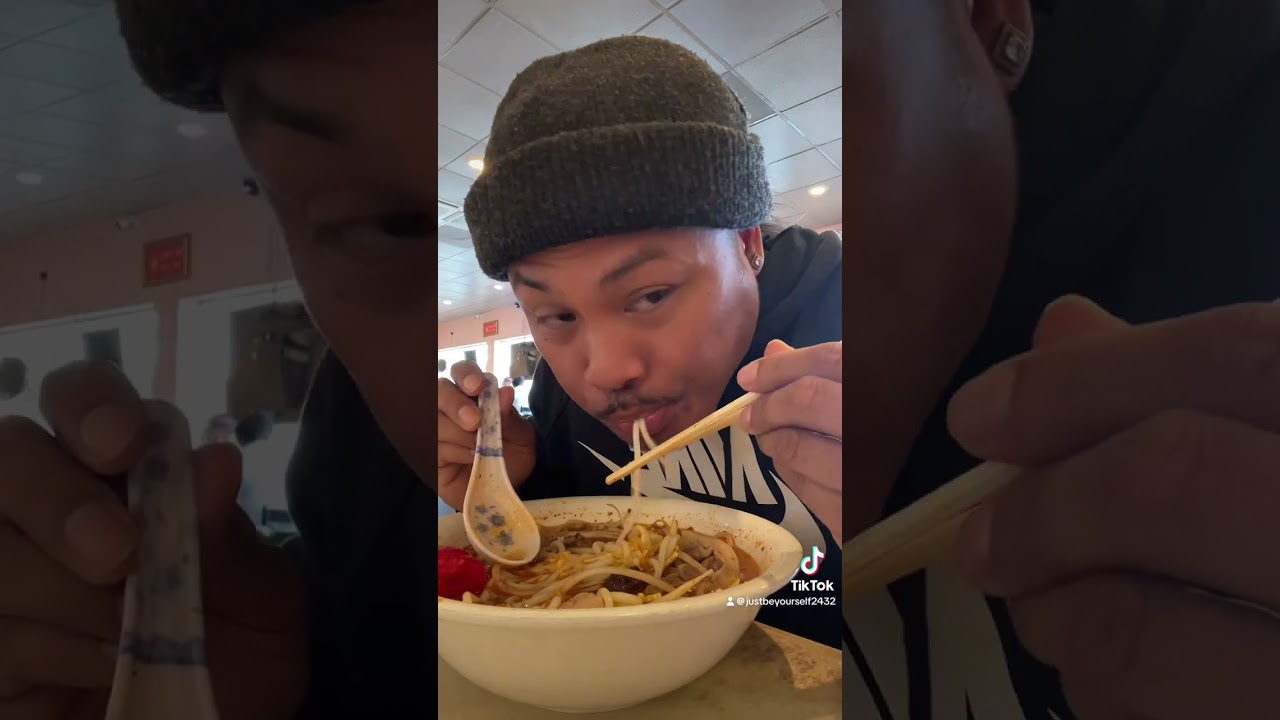 Eating bun Bo hue[Vietnamese soup] @ momma pho restaurant