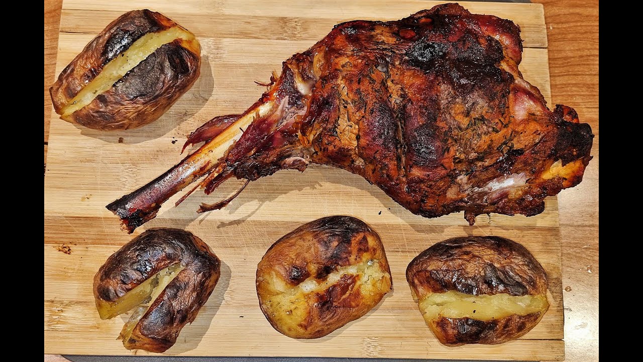 PIERNA DE CORDERO A LA BRASA CON PATATAS A LA BRASA