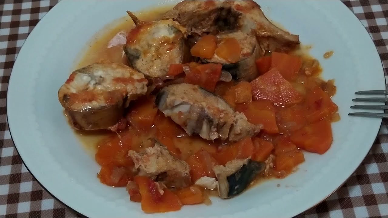 Скумбрия в томатном соусе очень лёгкий рецепт.Приготовит даже ребёнок.