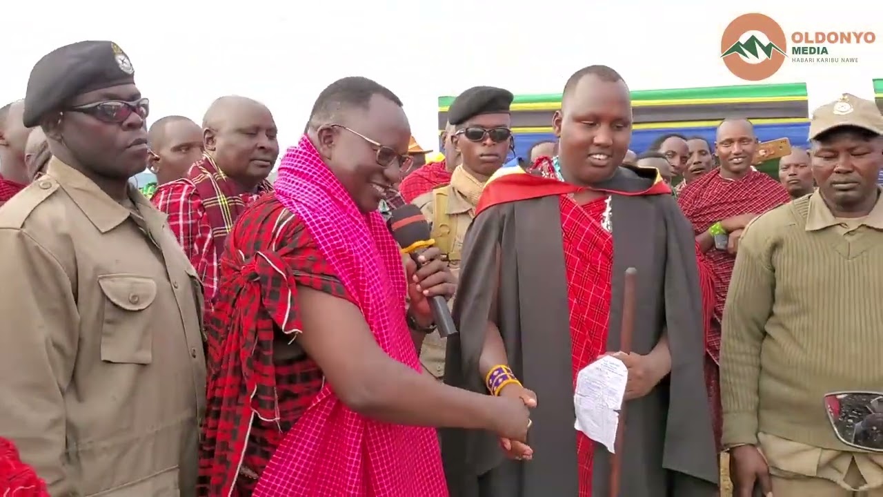 KIJANA WA KIFUGAJI (DEGREE(FM) APEWA ZAWADI YA PIKIPIKI 