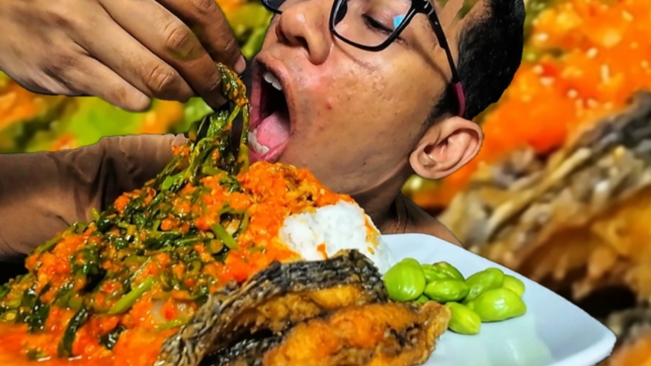 Menyantap nasi pake Pete plus kangkung yg super pedas