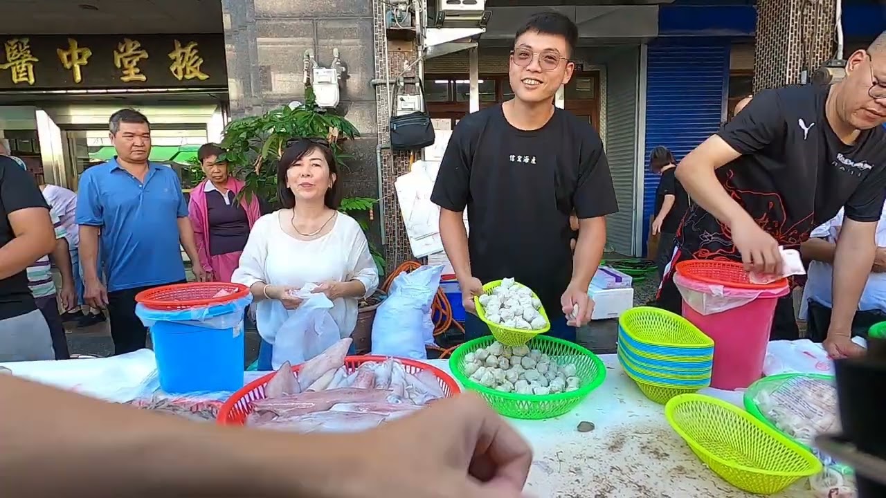 蝦仁懶得賣了 喊下去一包800馬上賣光 #中彰海王子 #烏日火車站 #海鮮叫賣 #海鮮拍賣