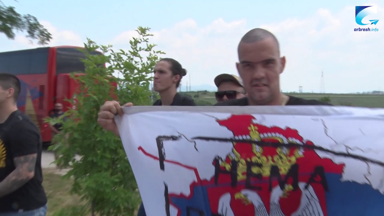 Serbët nisin festën ne Gazimestan me flamuj grek e rus