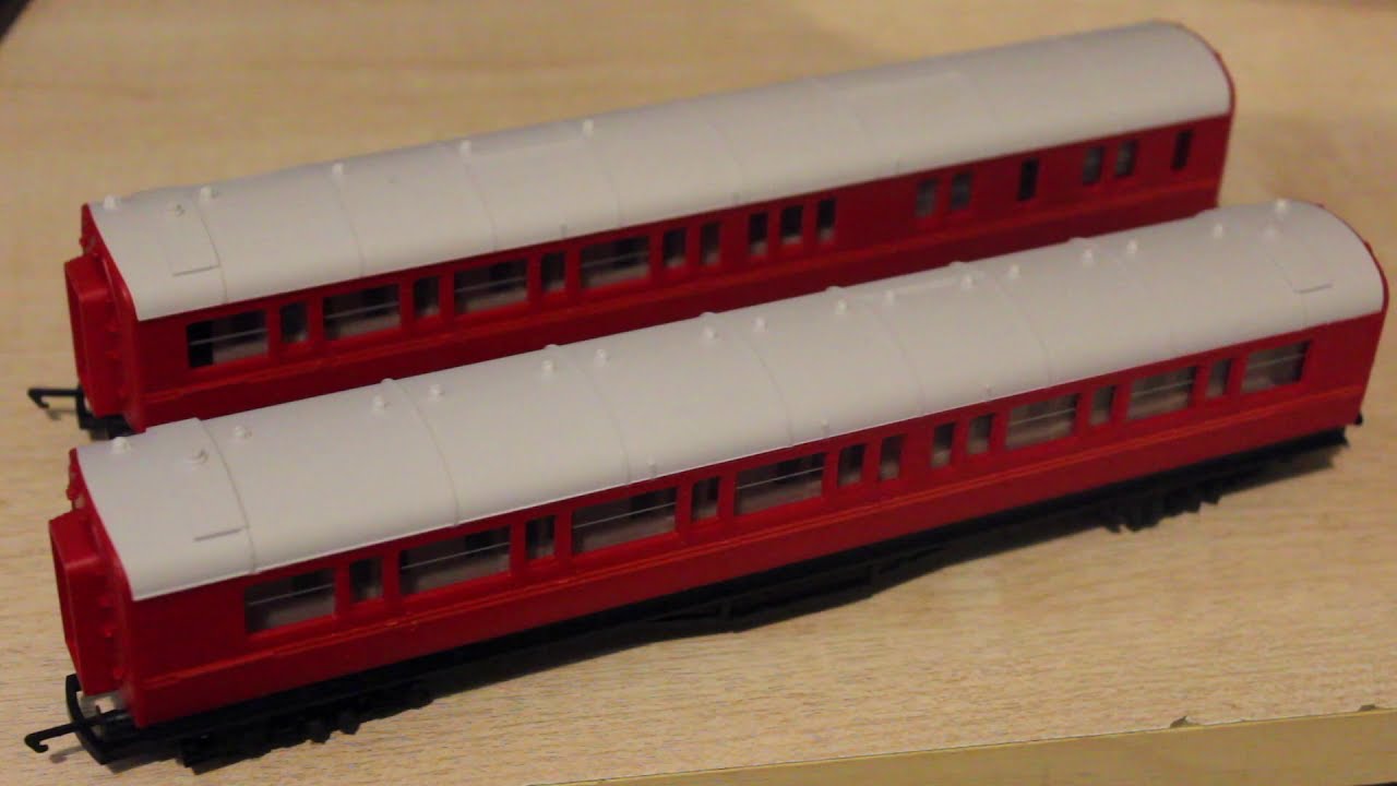 HD Thomas the Tank Engine Hornby Spencer's Composite R9702 & Brake Coach R9703 Review & Run.