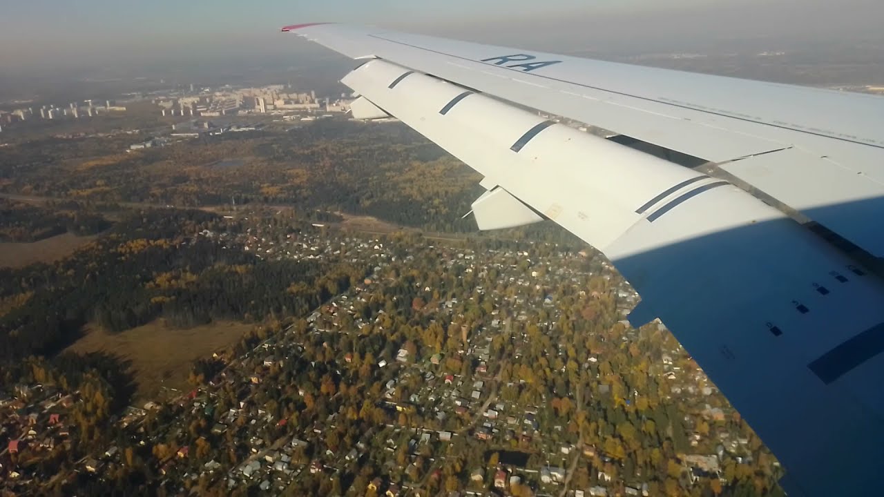 Посадка самолета SSJ-100 в аэропорту Шереметьево