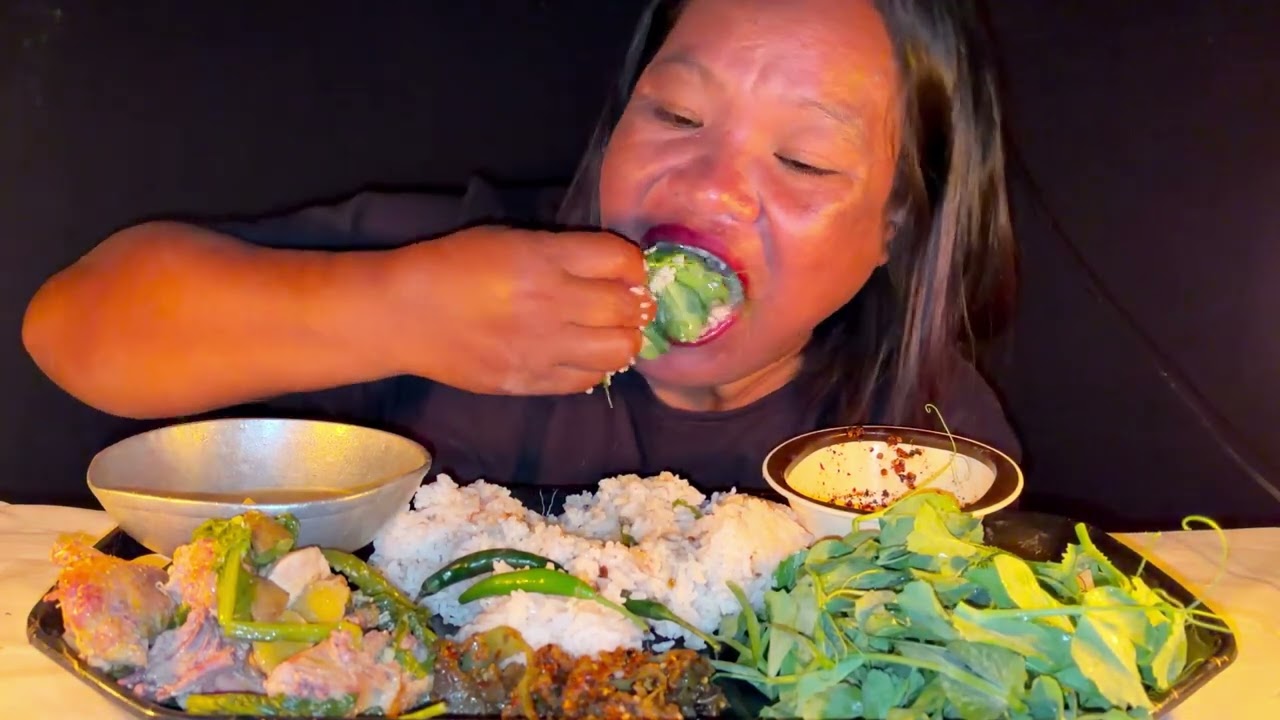 Home Grown Vegetables // Eating Boil Chicken, Pealeaves 🫛