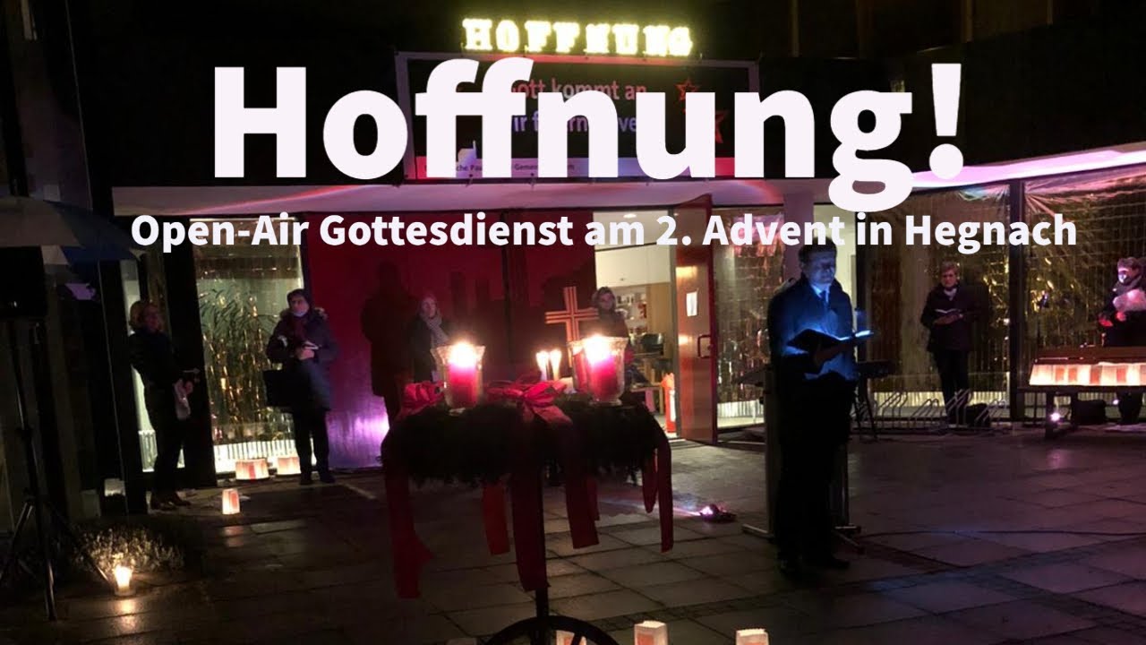 // Gott kommt an. // HOFFNUNG // Botschaft am 2. Advent 2021 auf dem Kirchplatz der Pauluskirche