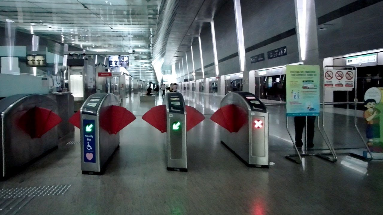 Singapore MRT ride from Changi Airport to Expo train station