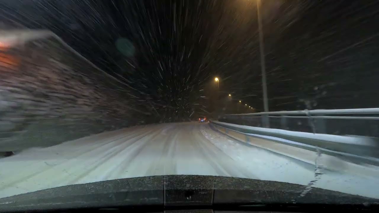 Salita a Foppolo con nevicata in atto in notturna