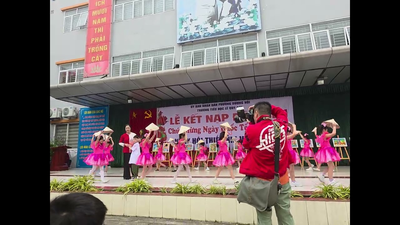 Tiết mục múa Bé tý tẹo của mẹ
