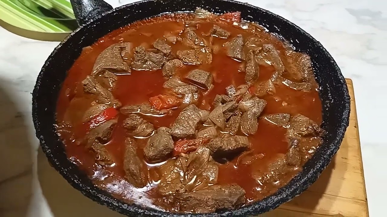 Hígado salteado con fajitas de morrón rojo y cebolla y hamburguesas caseras con papas fritas #