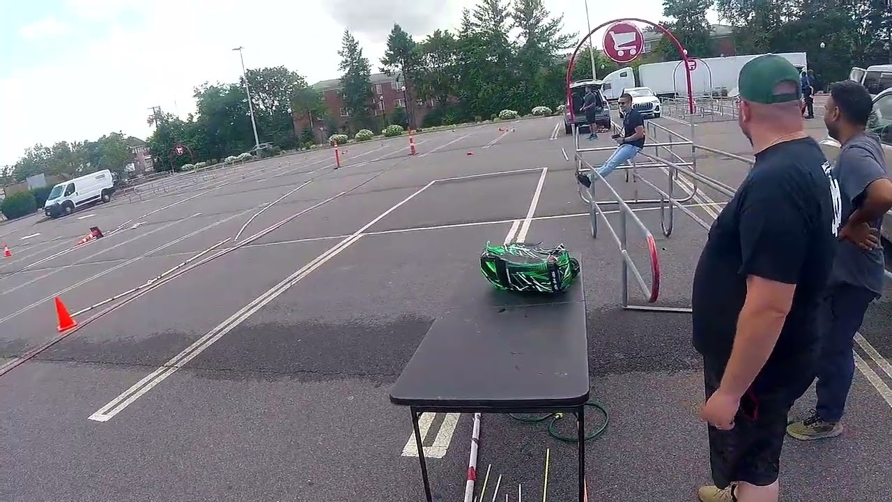 Associated Apex2 Hoonicorn Builders kit first time racing at weekly LTRC event
