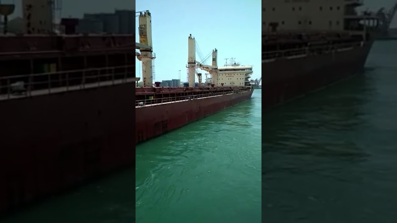 MANEUVERING BULK CARRIER