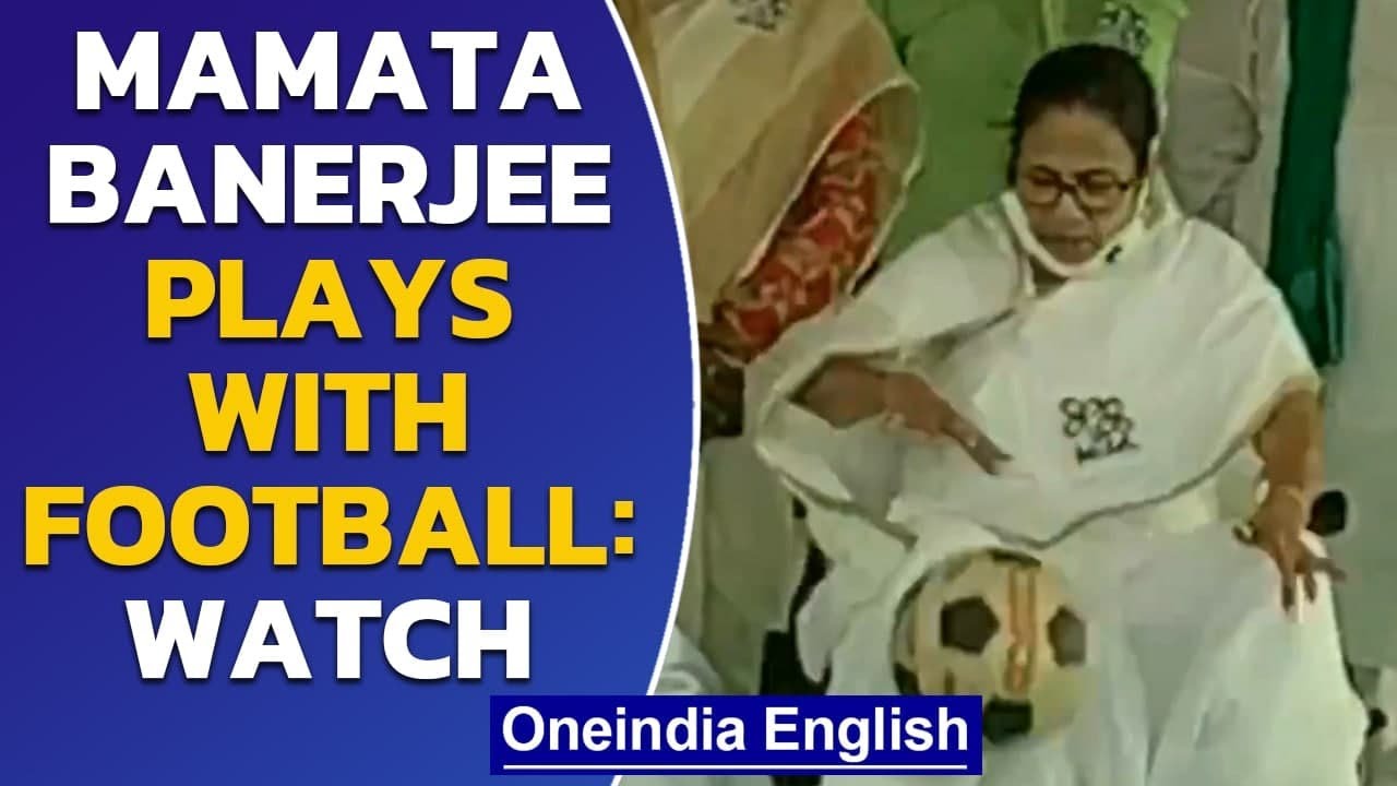 : Mamata Banerjee passes the football to the crowd | Oneindia News