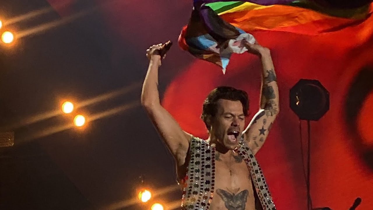 HARRY STYLES - LOVE ON TOUR 2023 - PASSEIO MARITIMO DE ALGES - LISBON PORTUGAL - JULY 18 2023