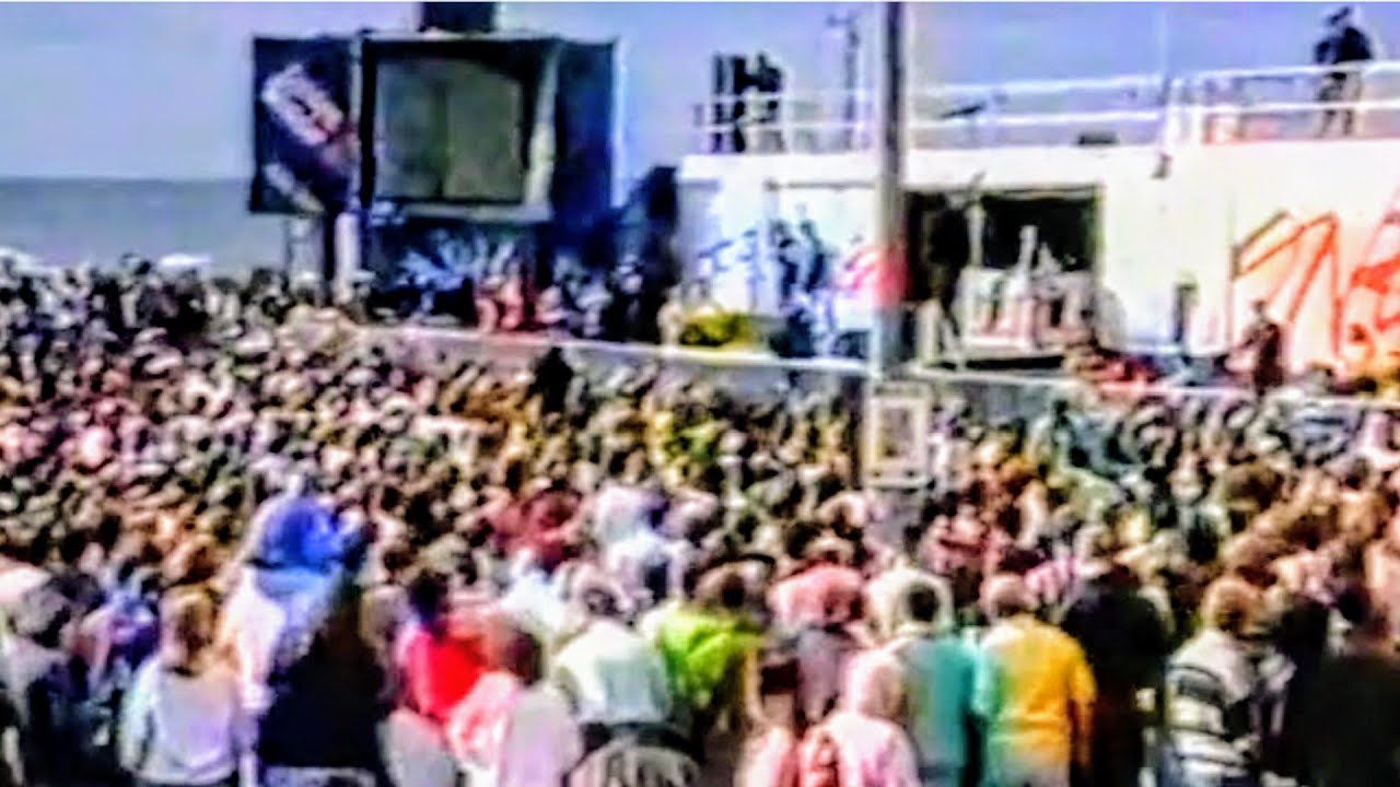 KBV-240 Radio 1 Roadshow From Blackpool 1993. 6min video clip.