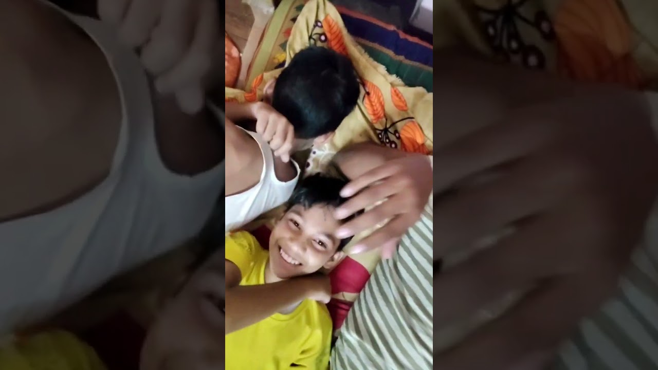 मेरा भतीजा गाना गाने में मस्त है। #viralashish #ashish #blogger #mastimoment #masti #viralvideo #fun