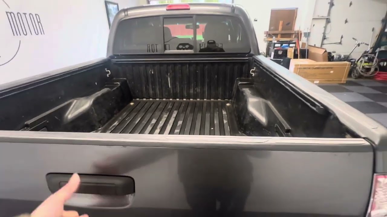2013 Toyota Tacoma double Cab Pre-runner 2.7L Only 101K miles excellent condition