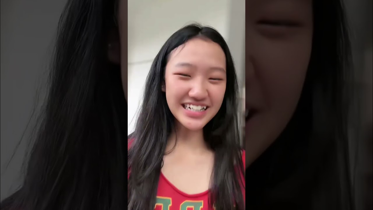 Senyum indah mempesona