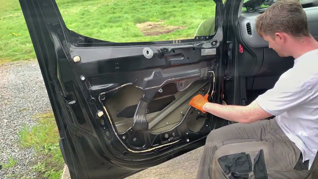 Citroen Berlingo front door disassembly and removal