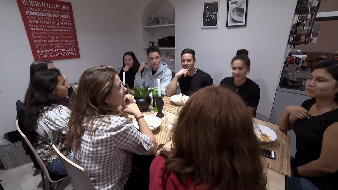 COLOC XXL : ENTRE FOUS RIRES ET TENSIONS