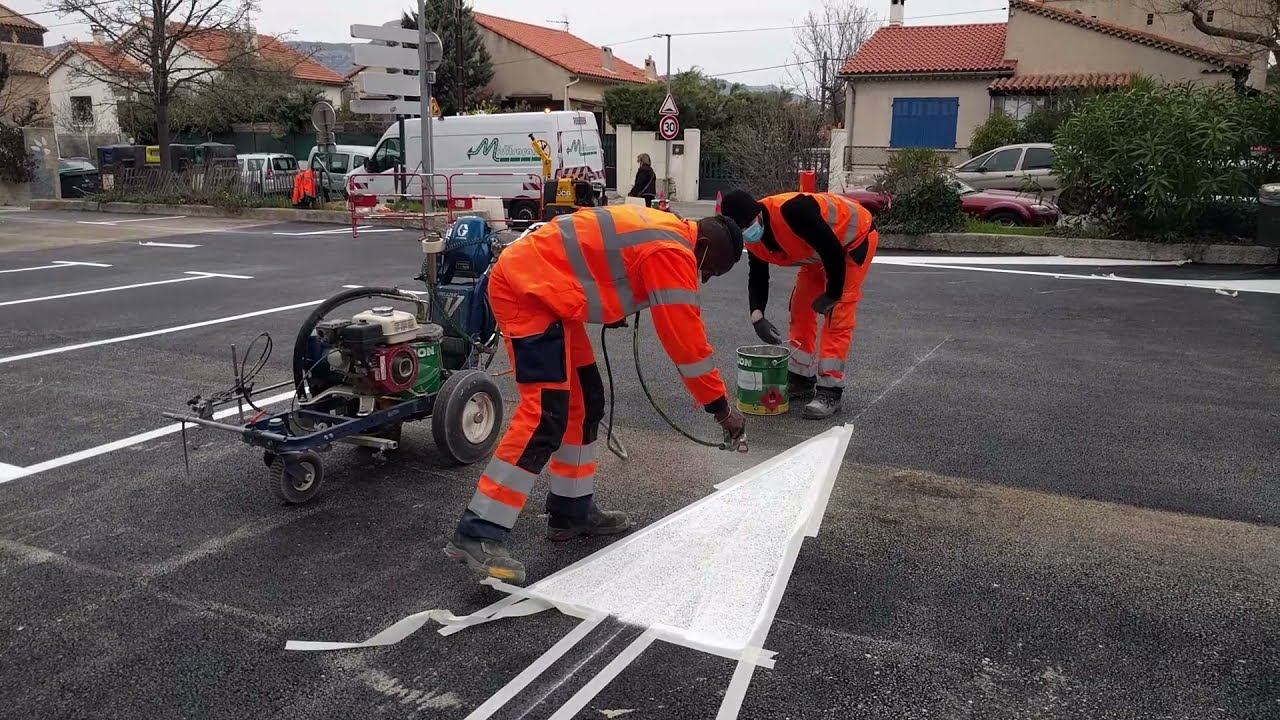Traçage du parking de l'Espace Art & Jeunesse