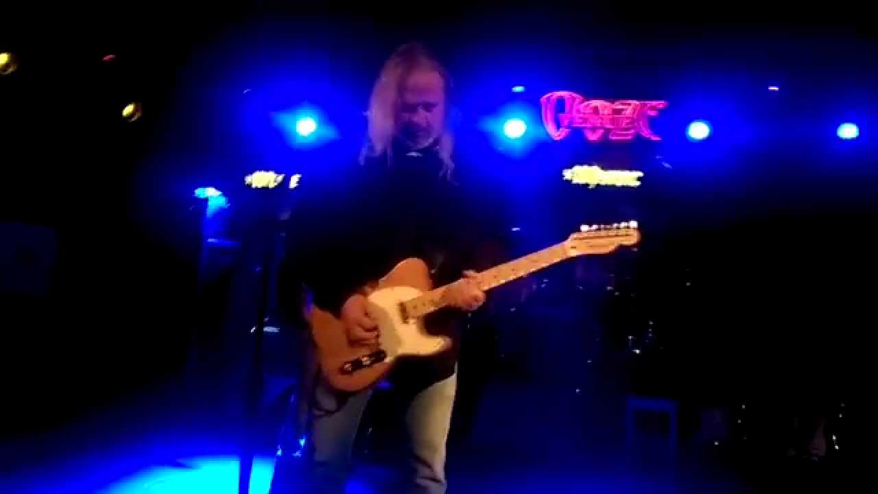 Batu Mutlugil & Duman-Who Knows (21.02.2015/Ooze Venue)