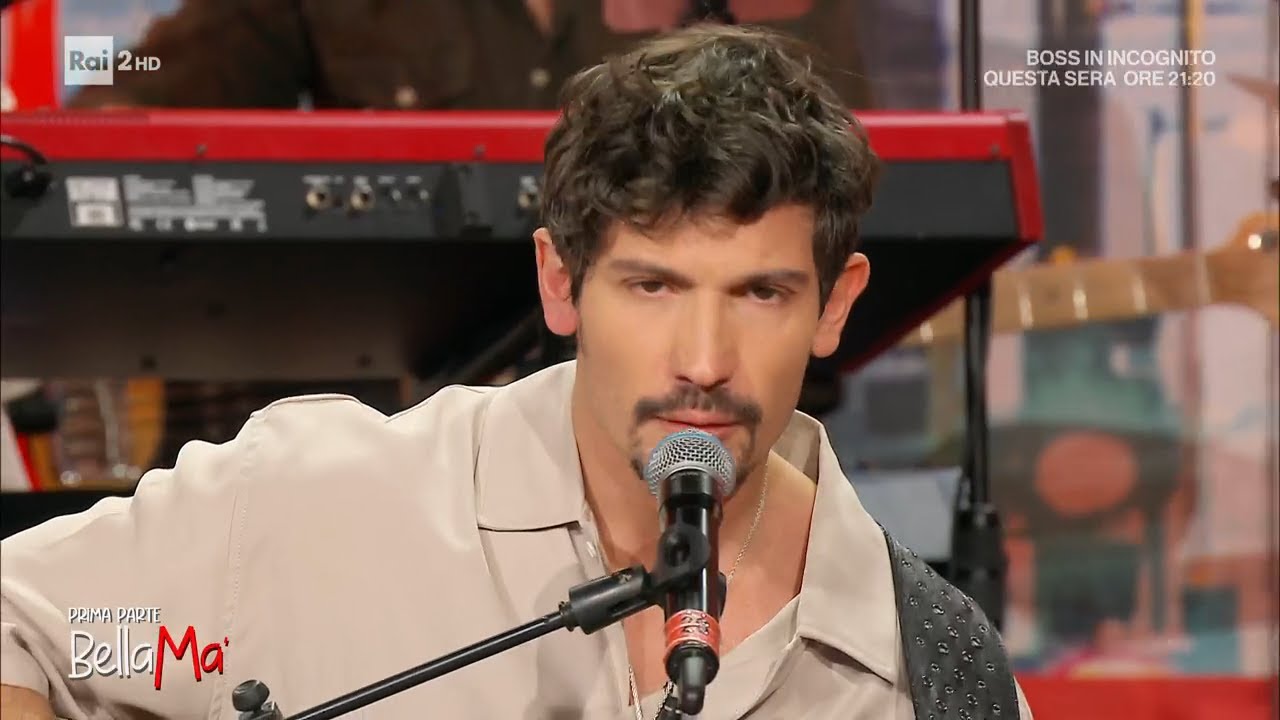 Pierdavide Carone canta 