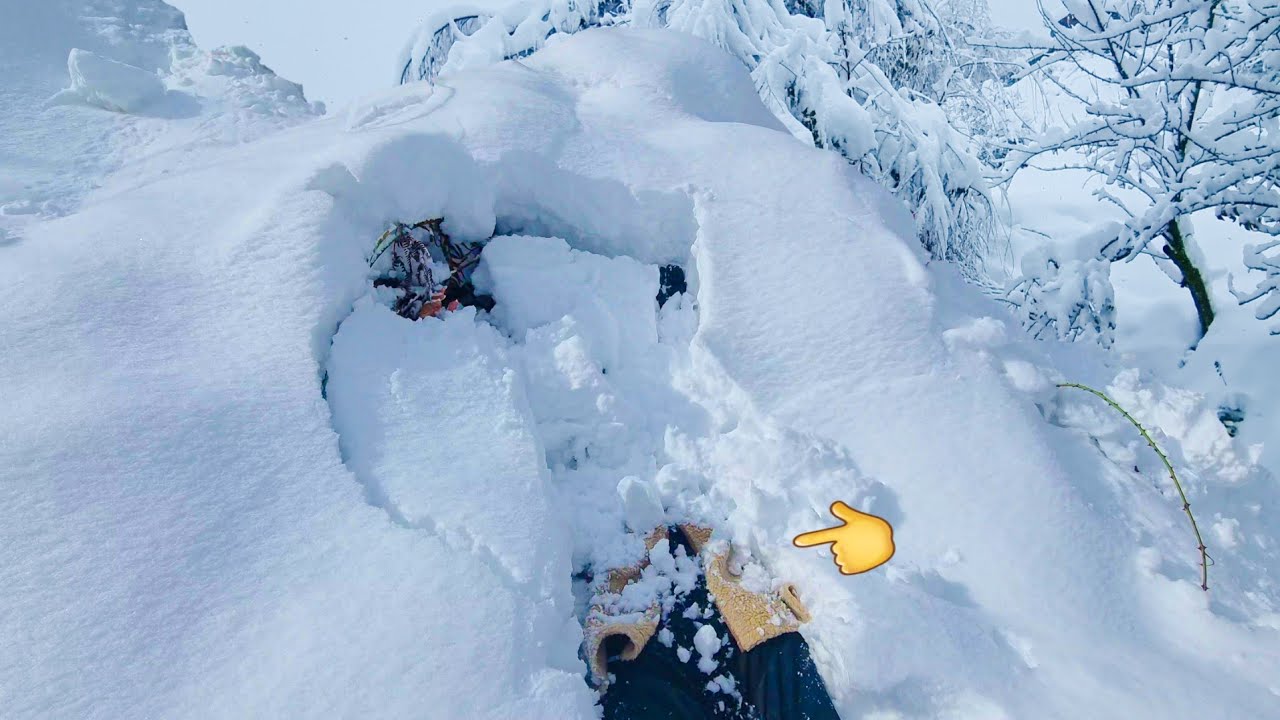 बर्फ में दब गया 😨 कोई निकालो || HP-138