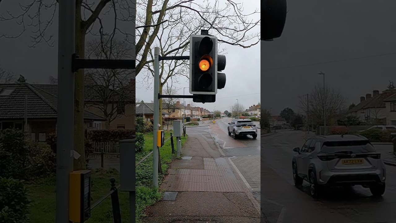 Cambridge: Green End Road, Plessey Automation & PEEK Elite Traffic Lights Pelican Crossing