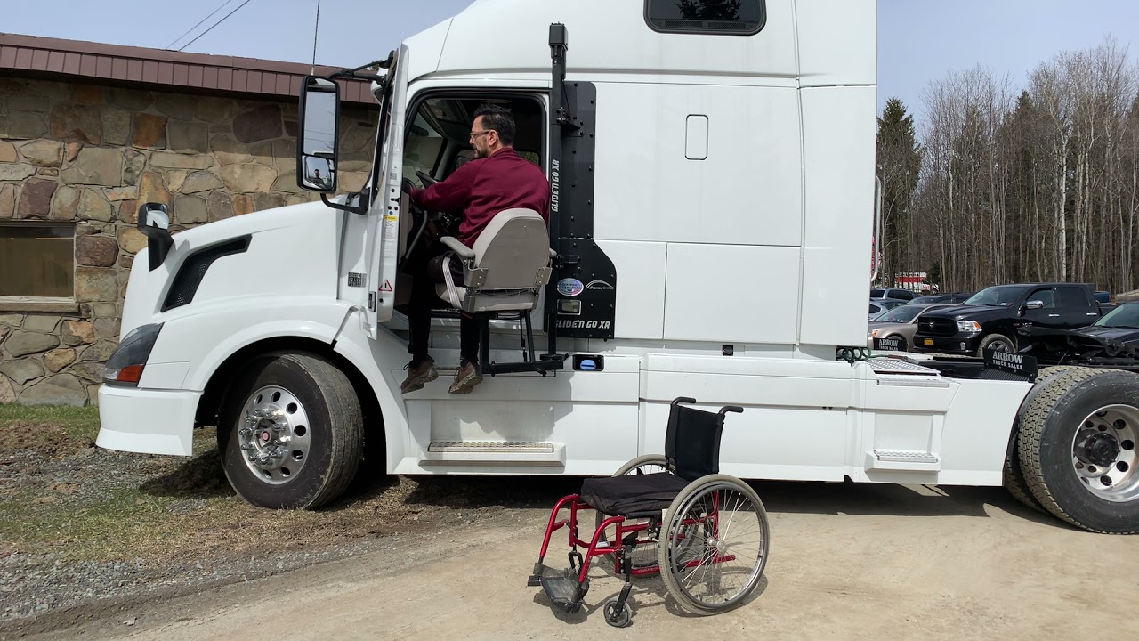 Glide 'n Go XR  Tractor Trailer Wheelchair Lift Ext View Ent 3 VQYP1724